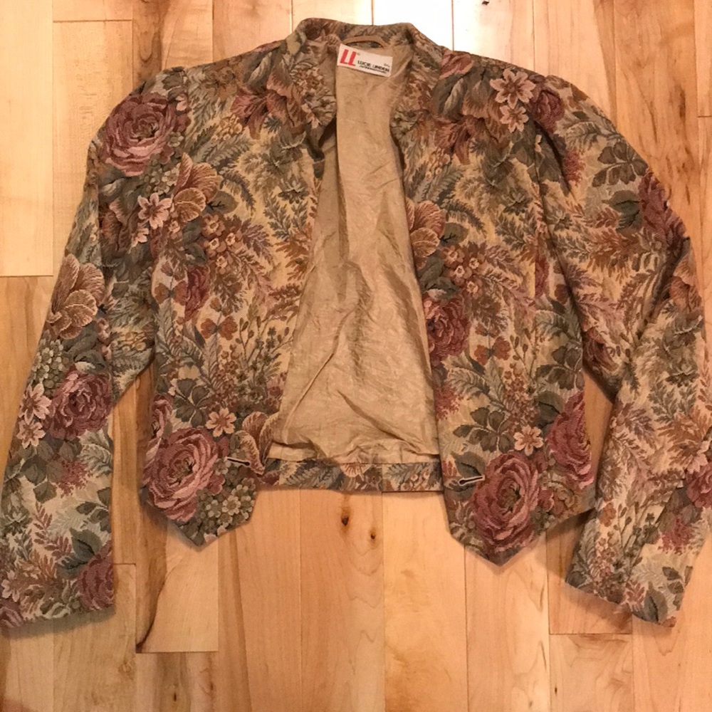 Vintage floral jacket. - Picture 7 of 13